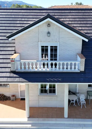 Casa con tejado de pizarra Casa con tejado de pizarra